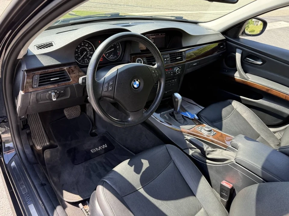 2011 BMW E90 3 Series Sedan - Image 19 of 21
