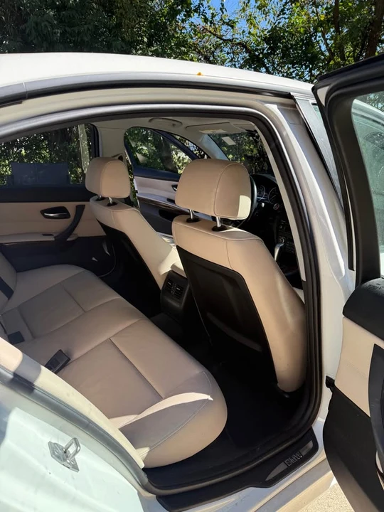 2011 BMW E90 3 Series Sedan - Image 16 of 19
