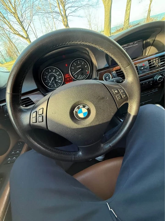 2011 BMW E90 3 Series Sedan - Image 6 of 10