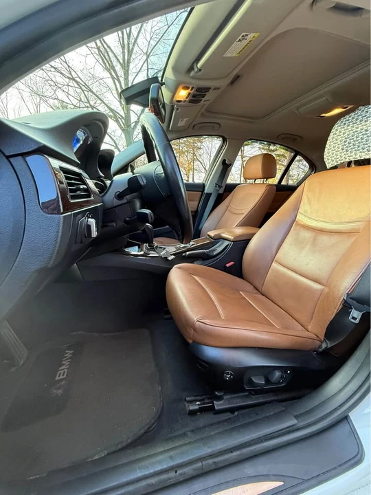 2011 BMW E90 3 Series Sedan - Image 5 of 10