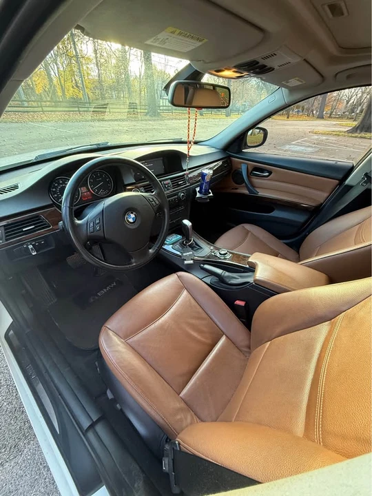 2011 BMW E90 3 Series Sedan - Image 4 of 10