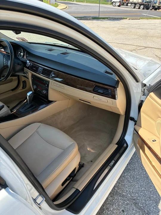2011 BMW E90 3 Series Sedan - Image 14 of 18