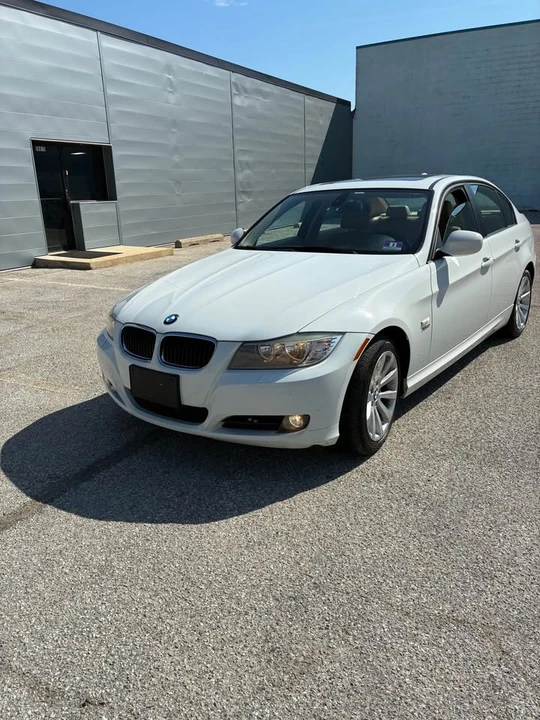 2011 BMW E90 3 Series Sedan - Image 3 of 18