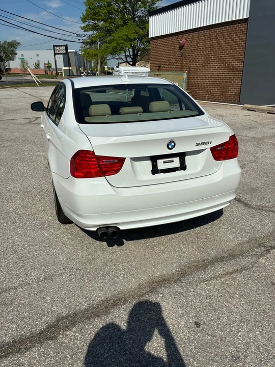 2011 BMW E90 3 Series Sedan - Image 11 of 18