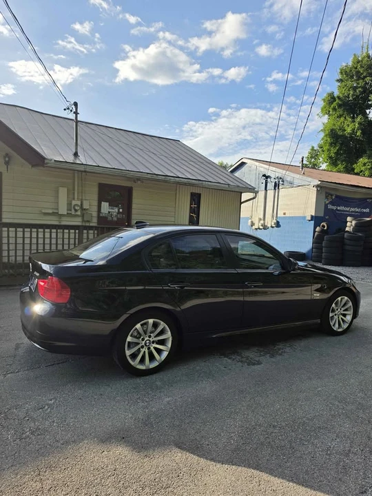 2011 BMW E90 3 Series Sedan - Image 6 of 17