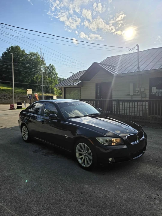 2011 BMW E90 3 Series Sedan - Image 4 of 17