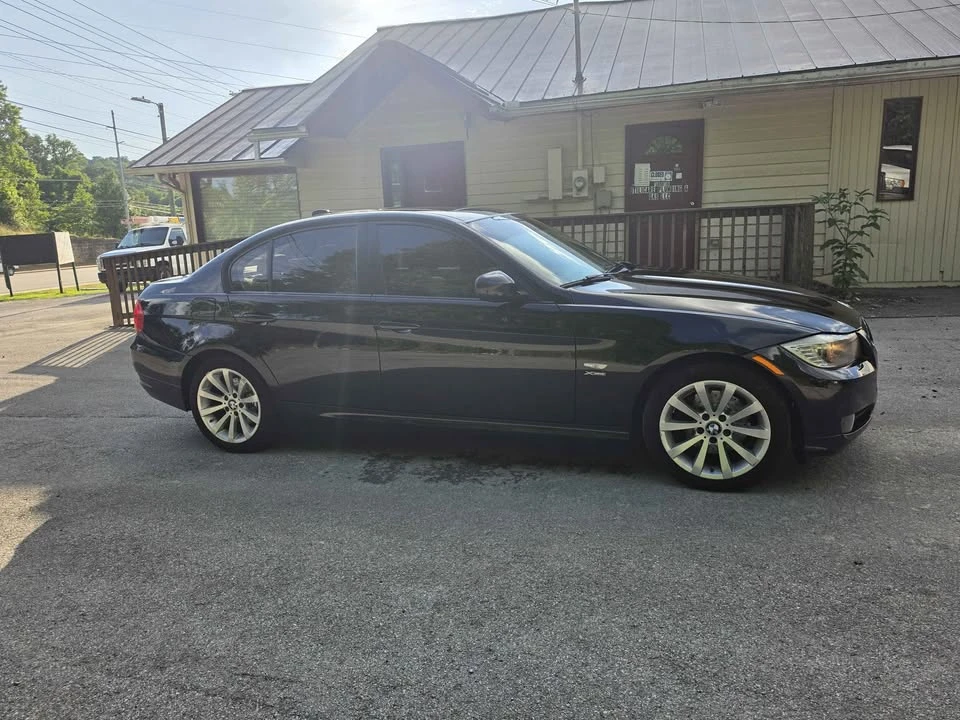 2011 BMW E90 3 Series Sedan - Image 5 of 17