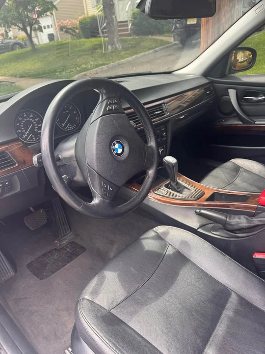 2011 BMW E90 3 Series Sedan - Image 2 of 6
