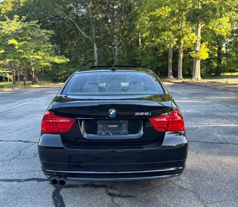 2011 BMW E90 3 Series Sedan - Image 17 of 20