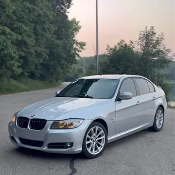 2011 BMW 3 Series 328i xDrive Sedan 4D