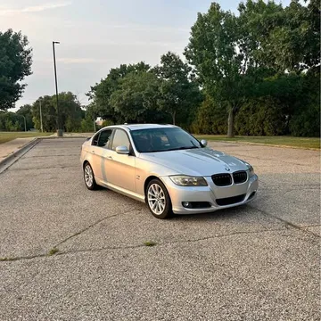 2011 BMW 3 Series 328i xDrive Sedan 4D