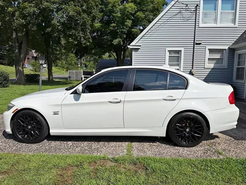 2011 BMW 3 Series 328i xDrive Sedan 4D