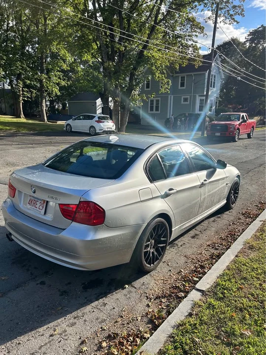 2011 BMW E90 3 Series Sedan - Image 4 of 9