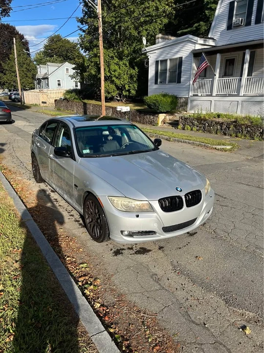 2011 BMW E90 3 Series Sedan - Image 2 of 9