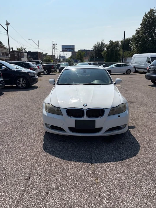 2011 BMW E90 3 Series Sedan - Image 4 of 11