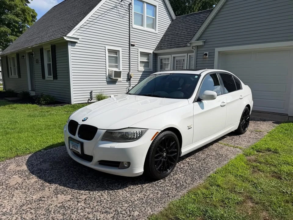 2011 BMW E90 3 Series Sedan - Image 6 of 12
