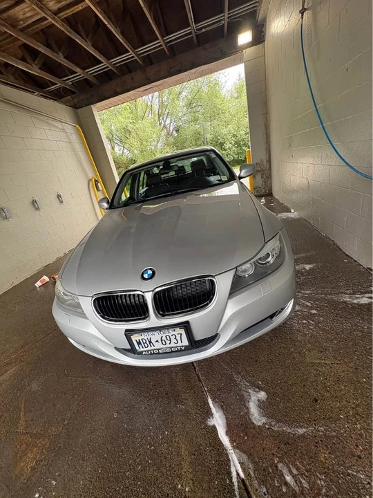 2011 BMW E90 3 Series Sedan - Image 3 of 17