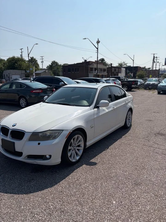 2011 BMW E90 3 Series Sedan - Image 5 of 11