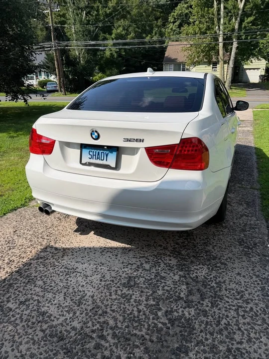 2011 BMW E90 3 Series Sedan - Image 5 of 12