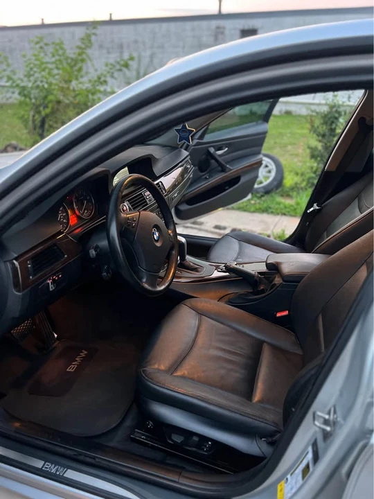 2011 BMW E90 3 Series Sedan - Image 9 of 10