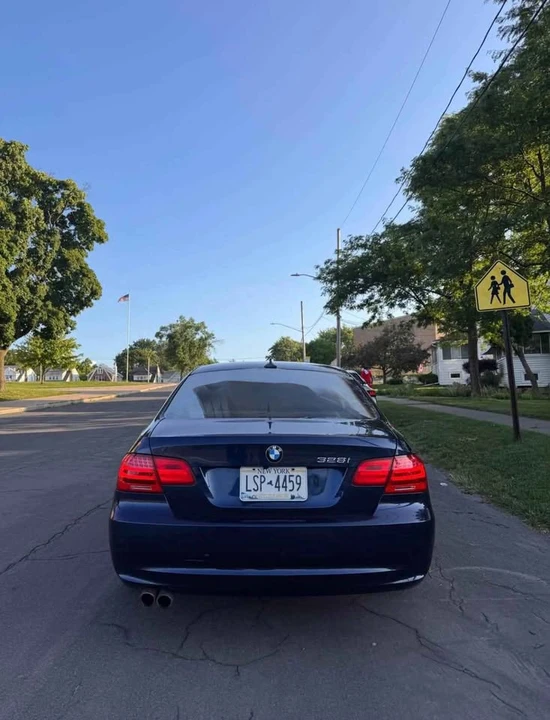 2011 BMW E90 3 Series Sedan - Image 4 of 15