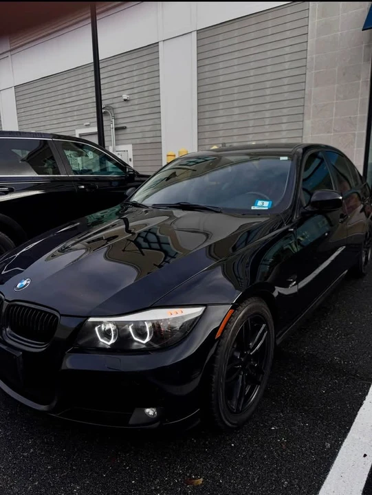 2011 BMW E90 3 Series Sedan - Image 4 of 6