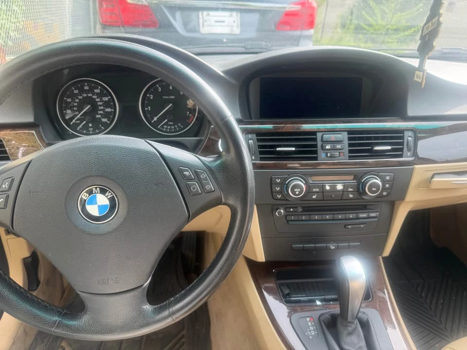 2011 BMW E90 3 Series Sedan - Image 8 of 9