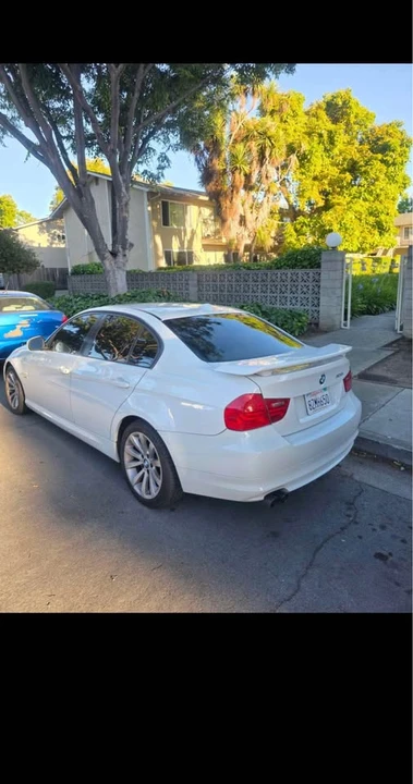 2011 BMW E90 3 Series Sedan - Image 4 of 8