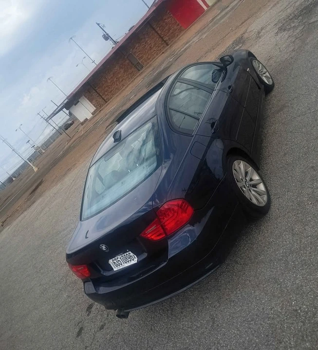 2011 BMW E90 3 Series Sedan - Image 4 of 8