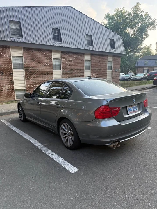 2011 BMW E90 3 Series Sedan - Image 4 of 6