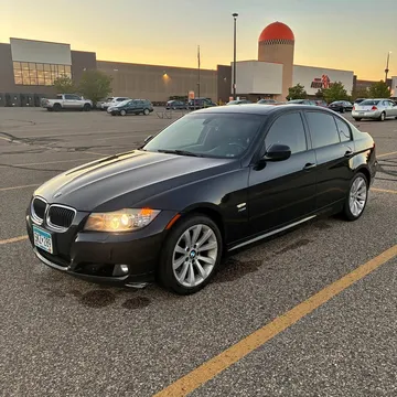 2011 BMW 3 Series 328i xDrive Sedan 4D