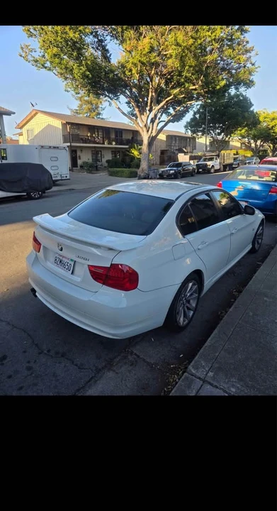 2011 BMW E90 3 Series Sedan - Image 3 of 8