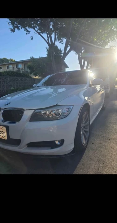 2011 BMW E90 3 Series Sedan - Image 2 of 8