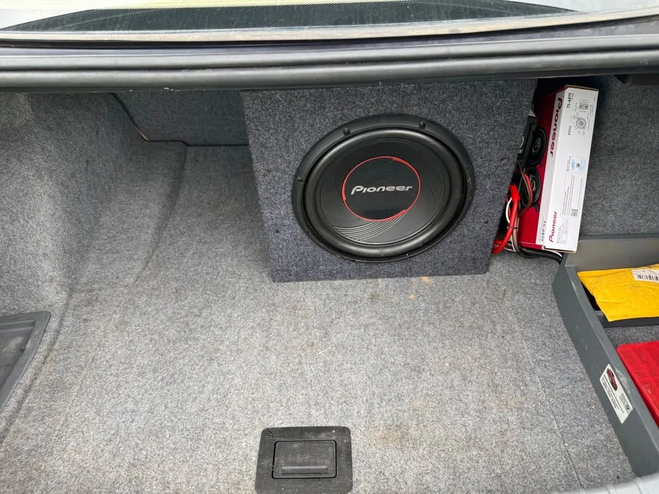 2011 BMW E90 3 Series Sedan - Image 7 of 10