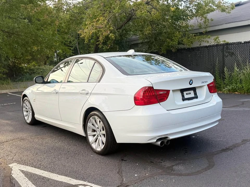 2011 BMW E90 3 Series Sedan - Image 6 of 6