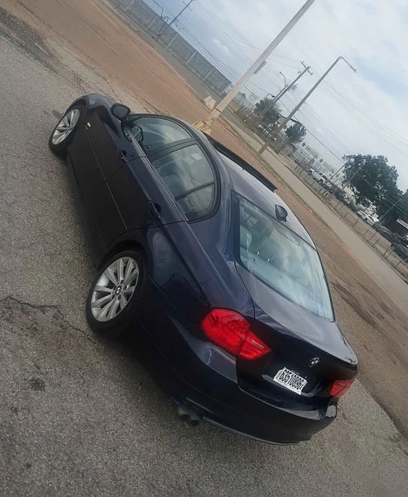 2011 BMW E90 3 Series Sedan - Image 5 of 8
