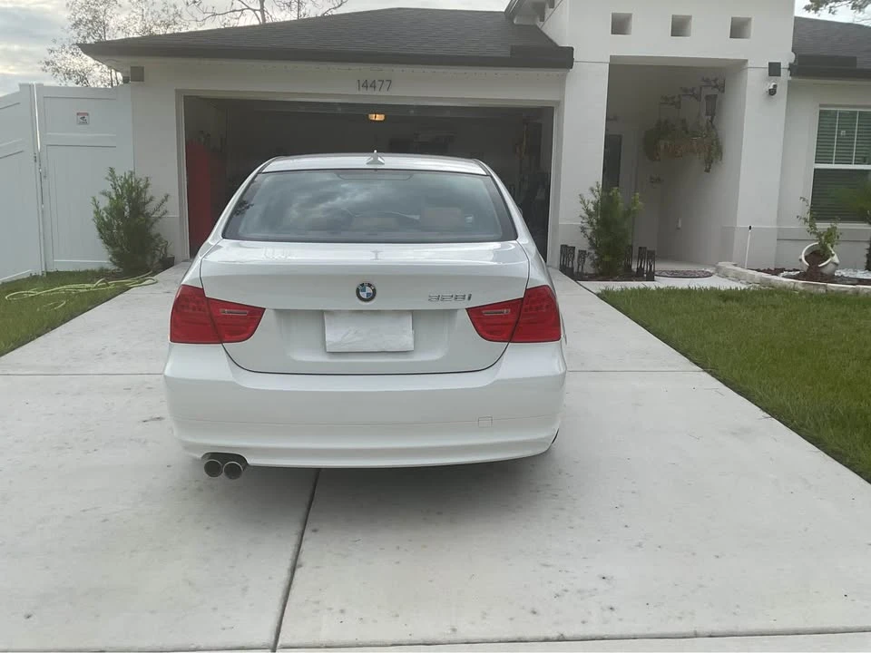2011 BMW E90 3 Series Sedan - Image 4 of 20