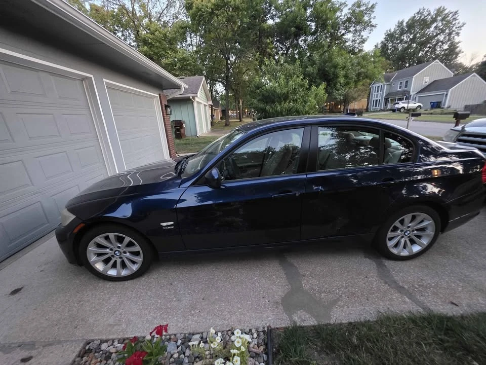 2011 BMW E90 3 Series Sedan - Image 6 of 11
