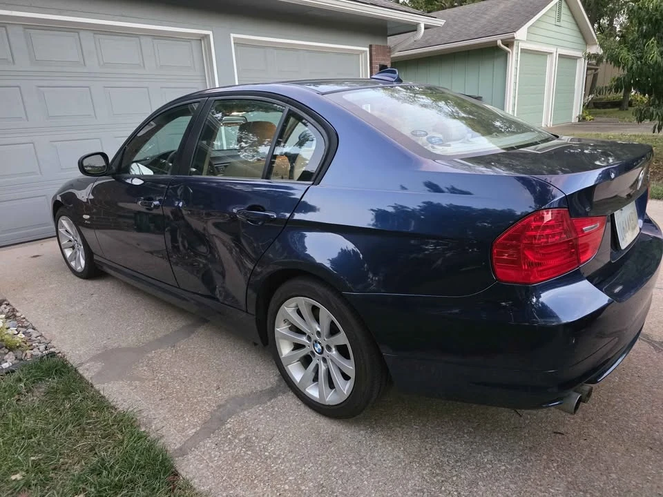 2011 BMW E90 3 Series Sedan - Image 7 of 11