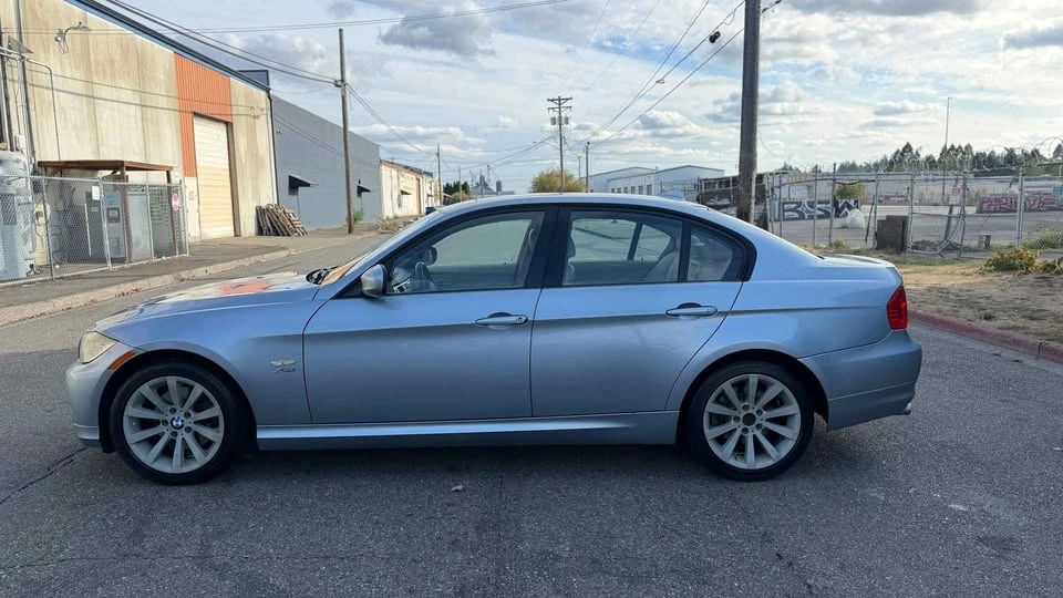 2011 BMW E90 3 Series Sedan - Image 4 of 15