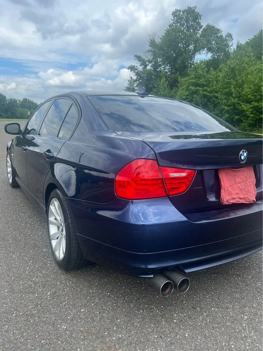 2011 BMW E90 3 Series Sedan - Image 8 of 18