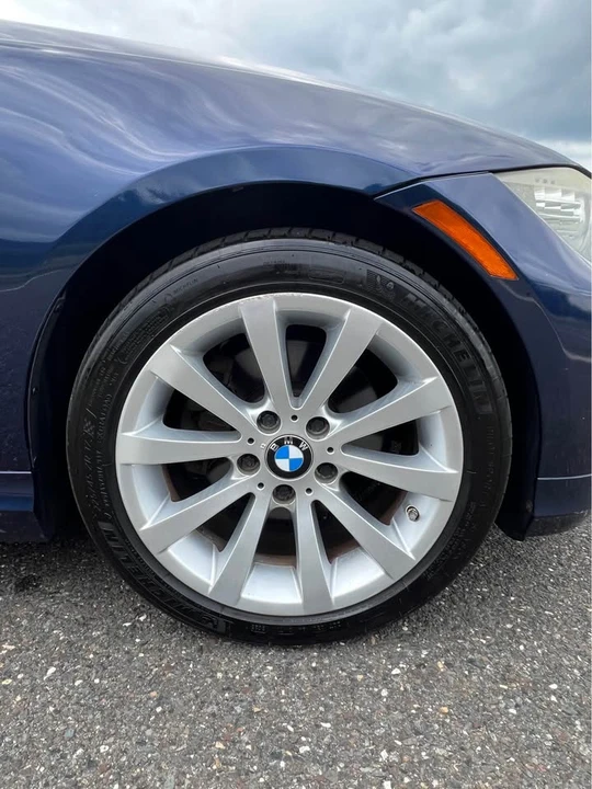 2011 BMW E90 3 Series Sedan - Image 17 of 18