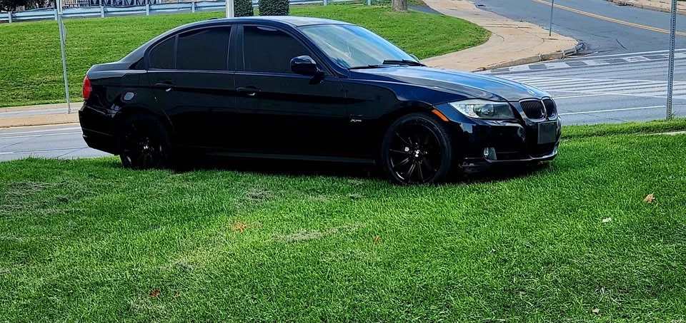 2011 BMW E90 3 Series Sedan - Image 3 of 4