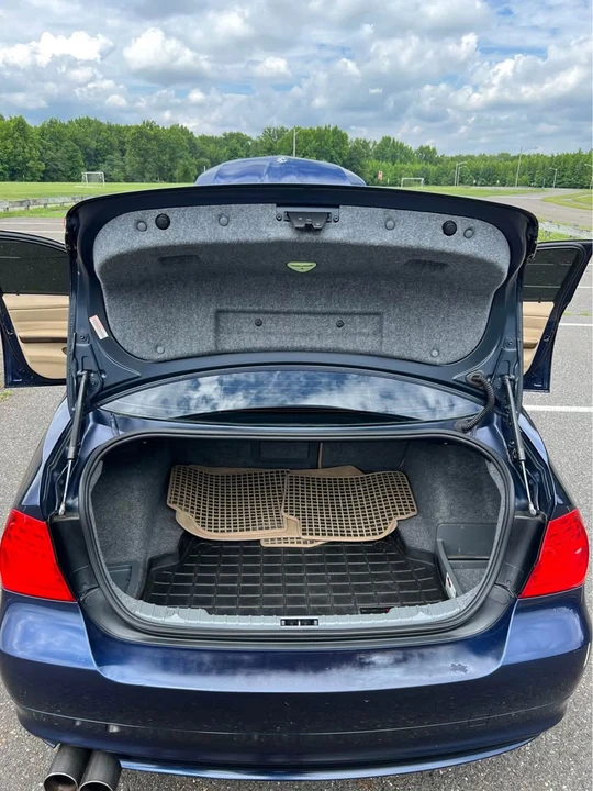 2011 BMW E90 3 Series Sedan - Image 9 of 18