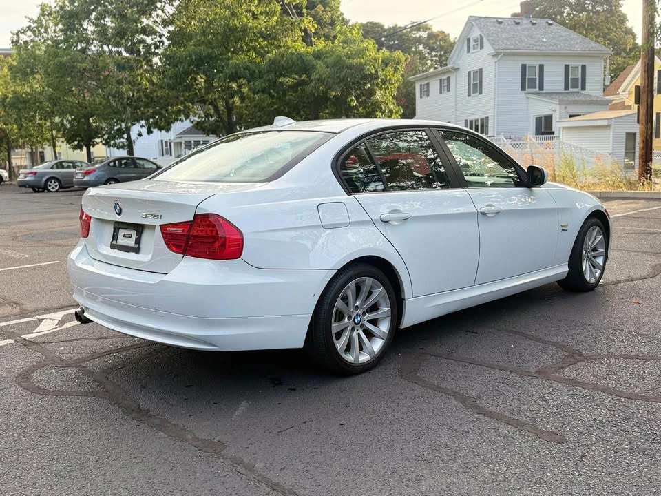 2011 BMW E90 3 Series Sedan - Image 5 of 6