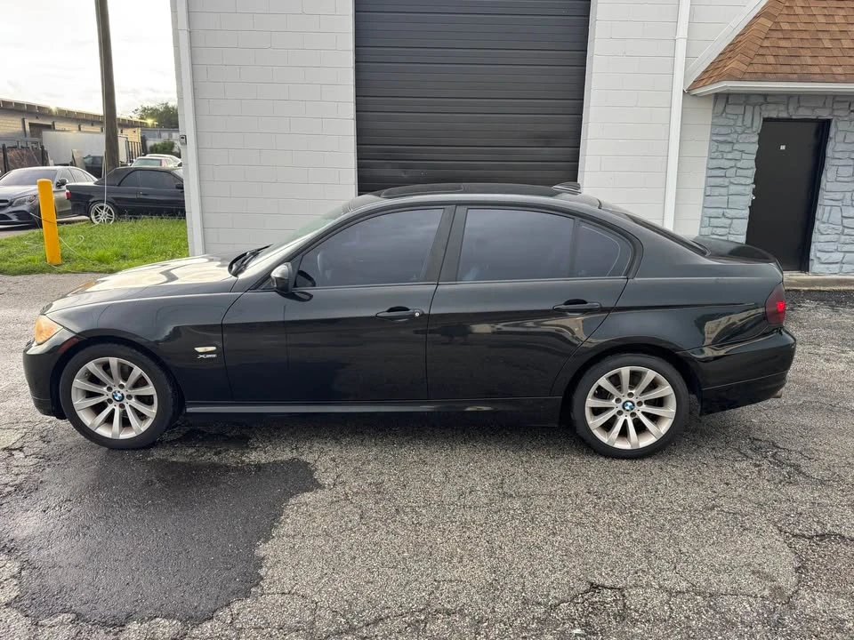 2011 BMW E90 3 Series Sedan - Image 6 of 8