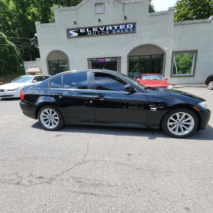 2011 BMW E90 3 Series Sedan - Image 8 of 16