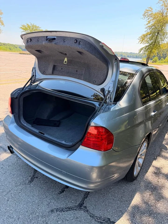 2011 BMW E90 3 Series Sedan - Image 7 of 14