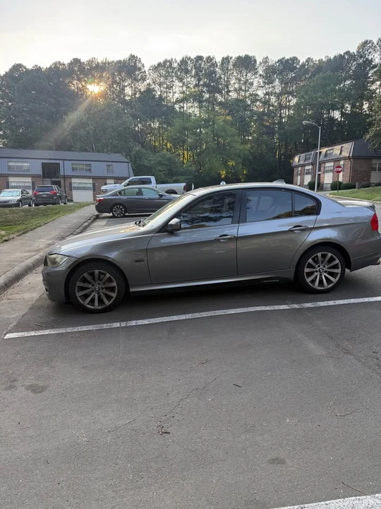 2011 BMW E90 3 Series Sedan - Image 5 of 6