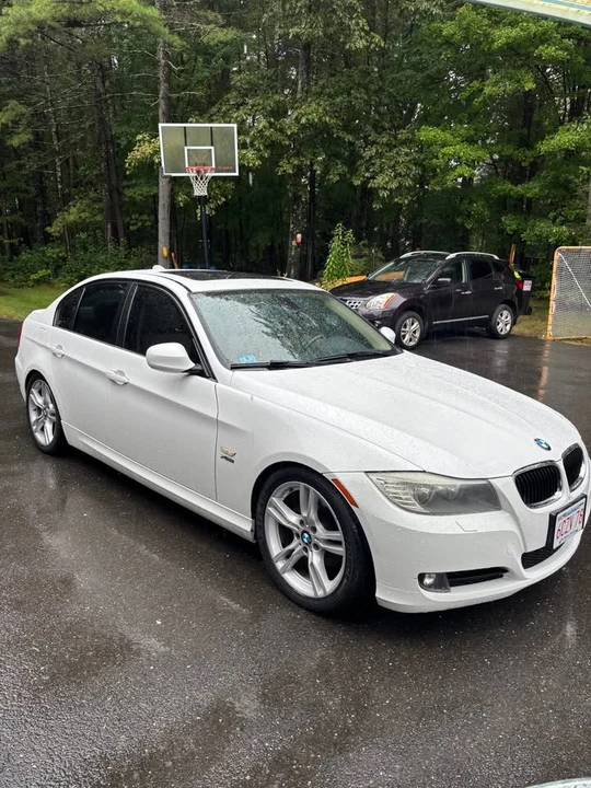 2011 BMW E90 3 Series Sedan - Image 5 of 8